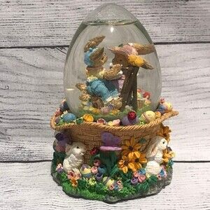MUSICAL Playing Spring Water Globe.